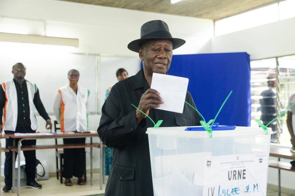 Législatives : le Président Ouattara et la Première Dame ont voté au lycée Sainte-Marie de Cocody