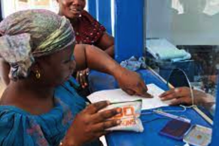 L’enquête du jeudi/ Microfinances : Beaucoup de clients déçus (1/2)