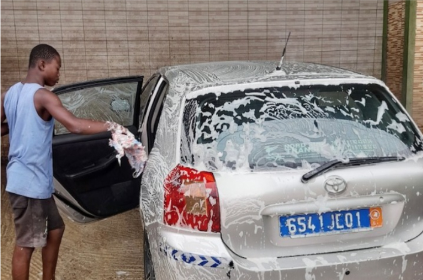 L’Enquête du jeudi . Vacances : Ces élèves et étudiants qui travaillent pour aider leurs parents