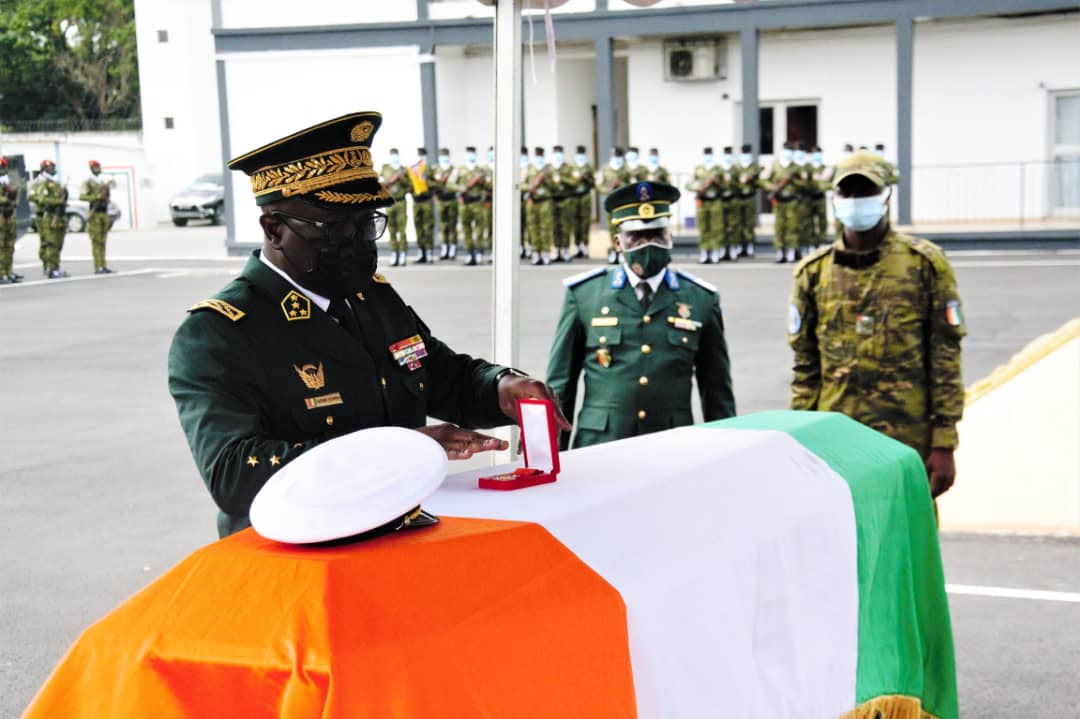 Les deux aviateurs morts lors du crash du MI-24 décorés à titre posthume