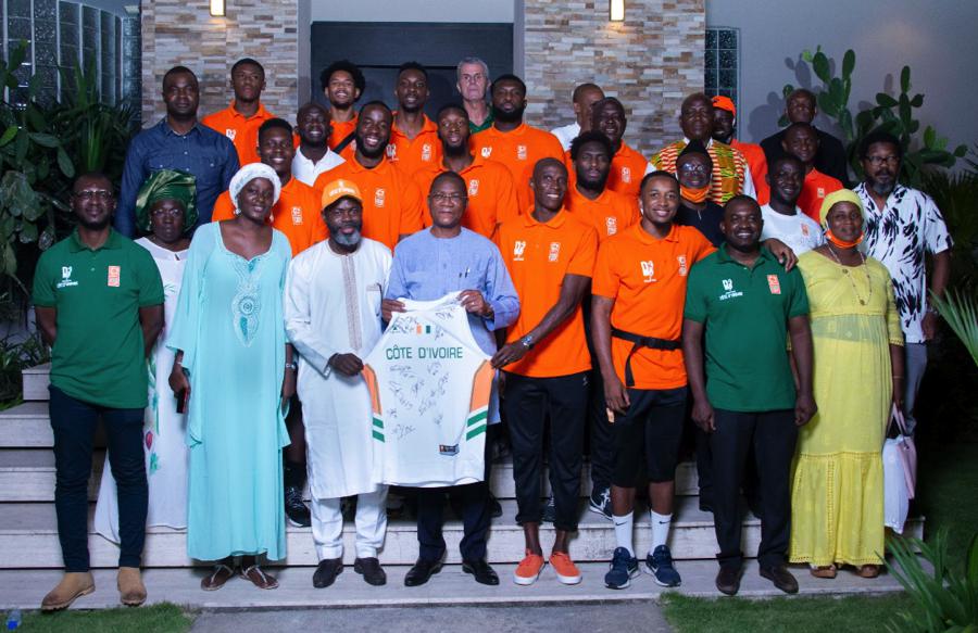 Reçus à dîner par le ministre de la Construction, du Logement et de l’Urbanisme : Les Eléphants basketteurs choisissent Bruno Koné comme président d’honneur de la FIB