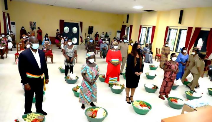 Lutte contre la désertification et la sécheresse : les femmes du marché Cocovico sensibilisées à la gestion durable des terres