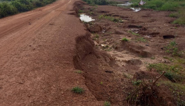 Les habitants de Tortiya plaident pour des travaux d’entretien de la route à l’entrée de la ville
