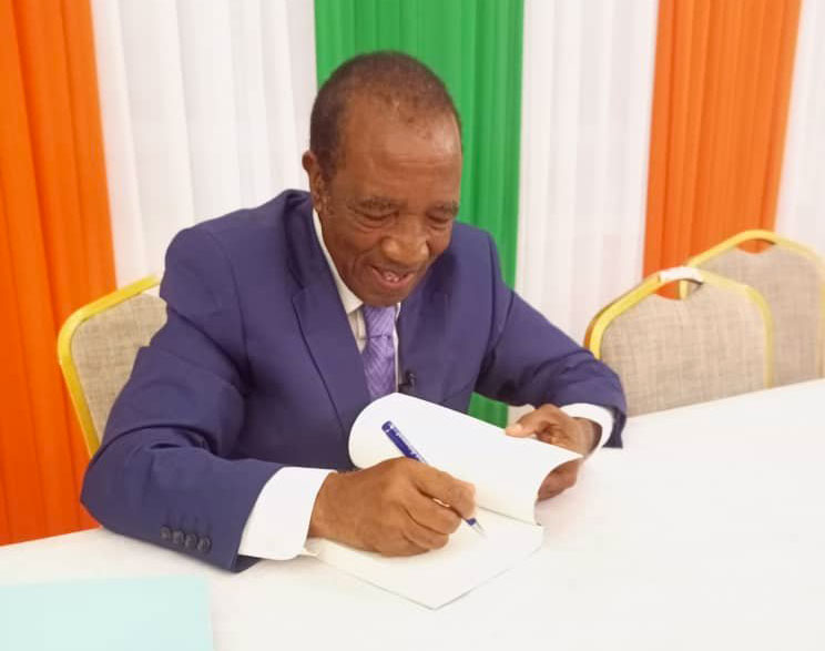 Littérature : dédicace à Abidjan de l'ouvrage '' Pilotage des organisations dans l'espace OHADA ''