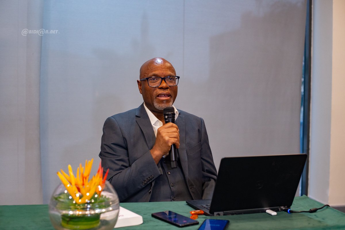 Littérature : Henri Omplou dédicace « 50 clés d’un amour durable » au Plateau