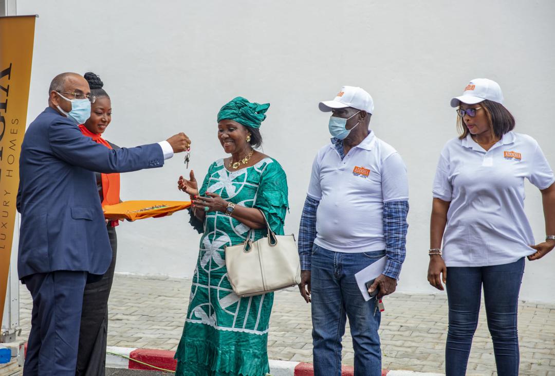 Le Premier ministre Patrick Achi à 2 183 bénéficiaires de logements sociaux : “Un logement, c’est un héritage à léguer à la postérité”