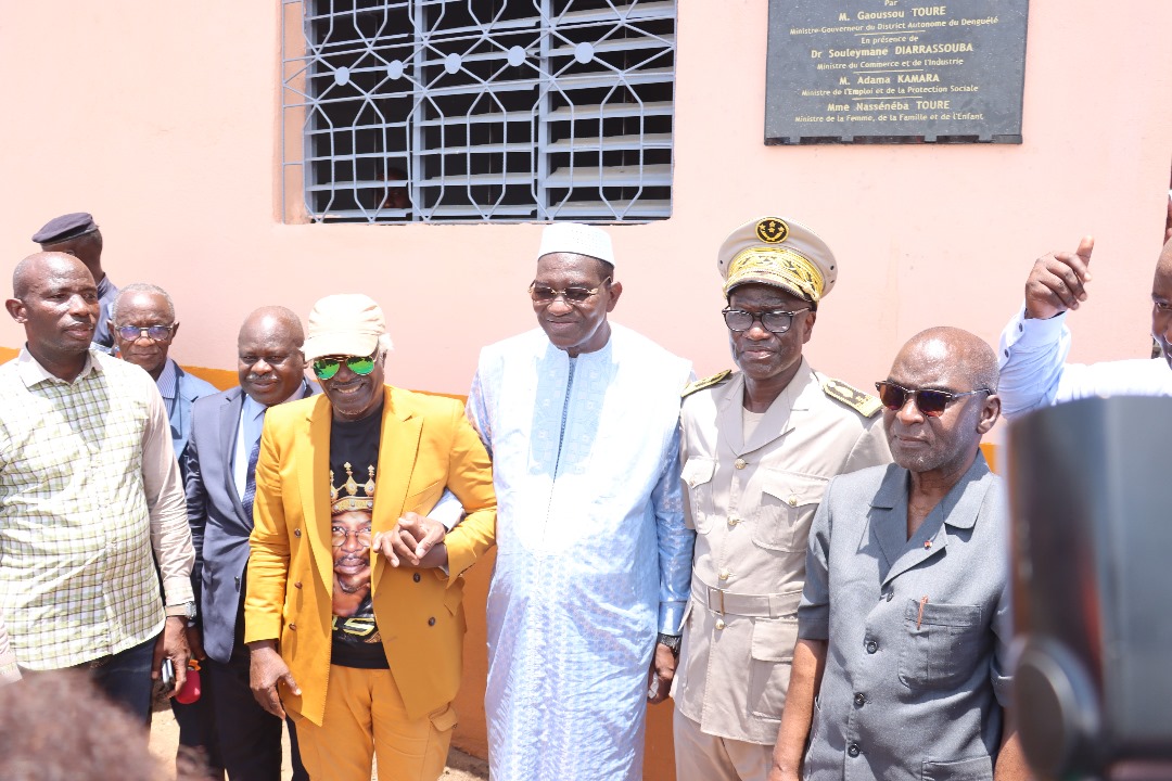 Lutte contre la vie chère : deux marchés de proximité du district autonome du Denguélé remis à Tiémé