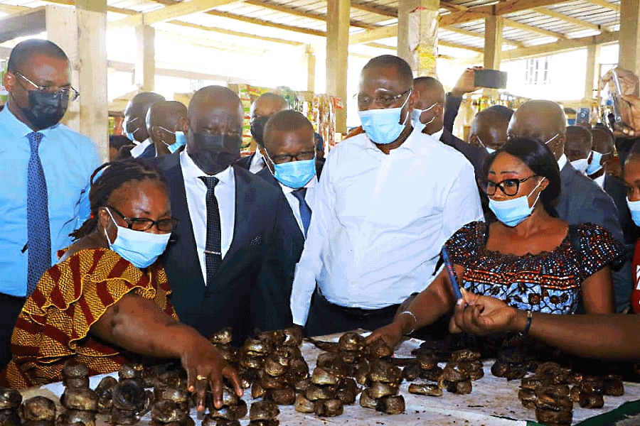 Lutte contre la vie chère : une délégation ministérielle visite des commerçants et industriels