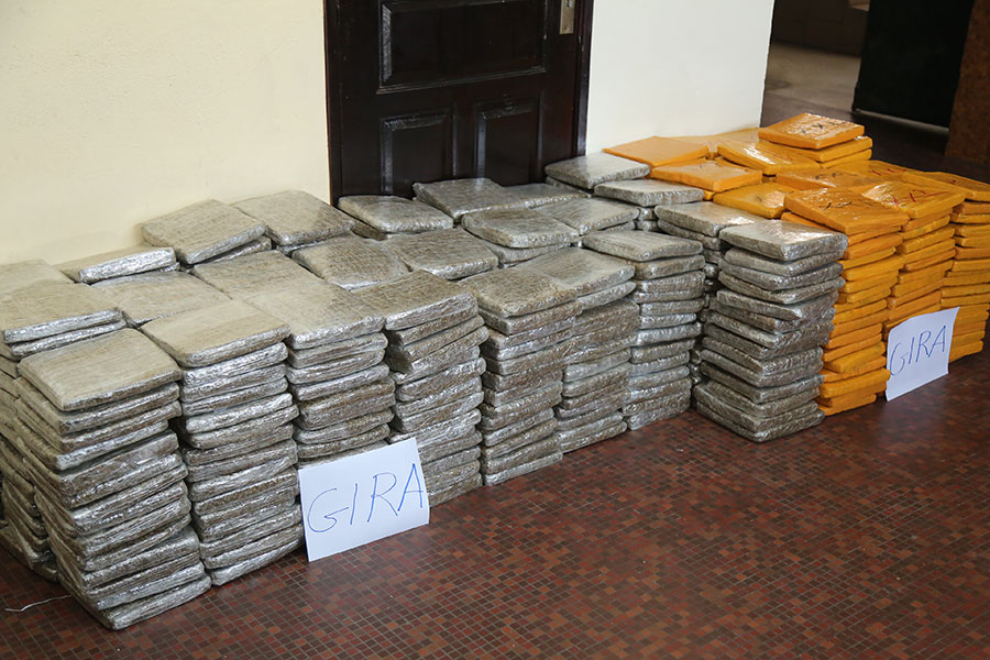 Côte d'Ivoire : Deux individus interpellés et 33 kg de cannabis saisis à Abobodoumé, estimés à 6 945 000 FCFA (Police)