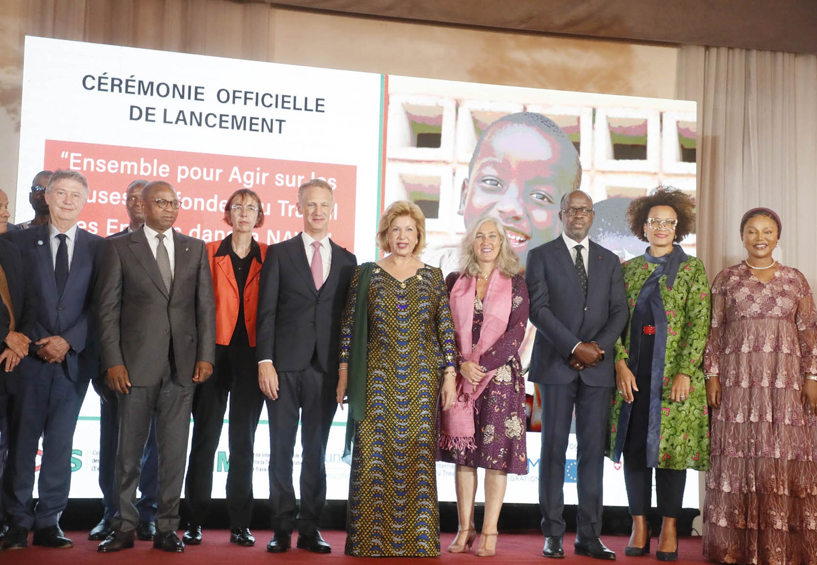 Lutte contre le travail des enfants : la Première Dame Dominique Ouattara lance le programme ENACTE à hauteur de 5,4 milliards de FCFA