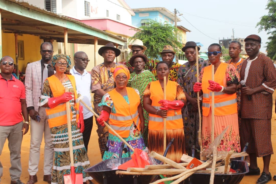 Lutte contre l’insalubrité : du matériel de nettoyage offert aux femmes d’Attinguié
