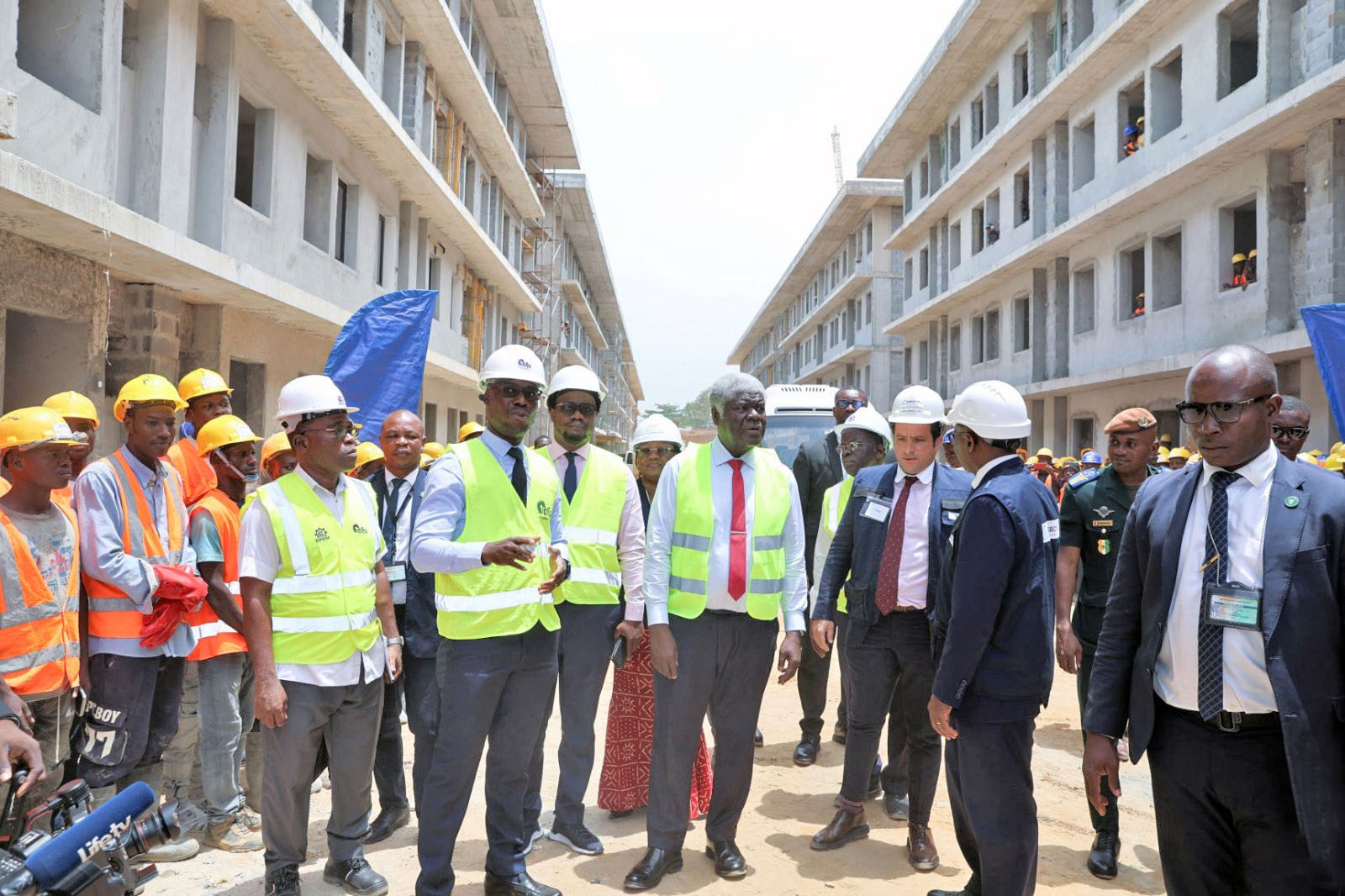 Lycée Technique d'Abidjan : le Premier Ministre visite les travaux de l'internat moderne de 2500 lits avancés à 65%