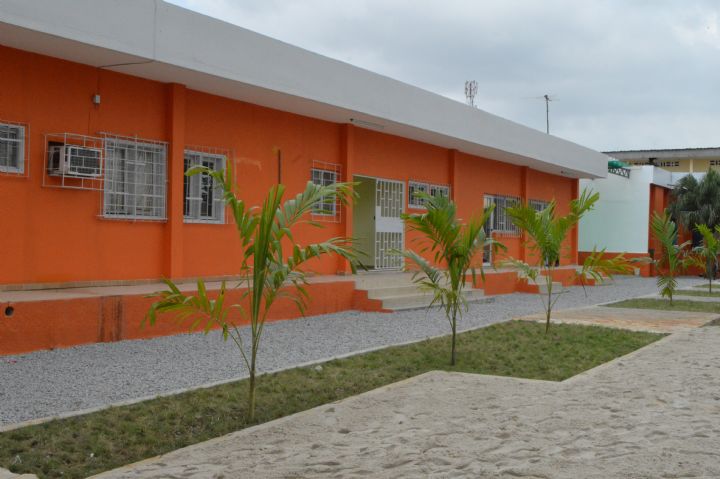 Education / lycées municipaux de Koumassi: le ministre Cissé Bacongo fait don d’un lot de matériels informatiques