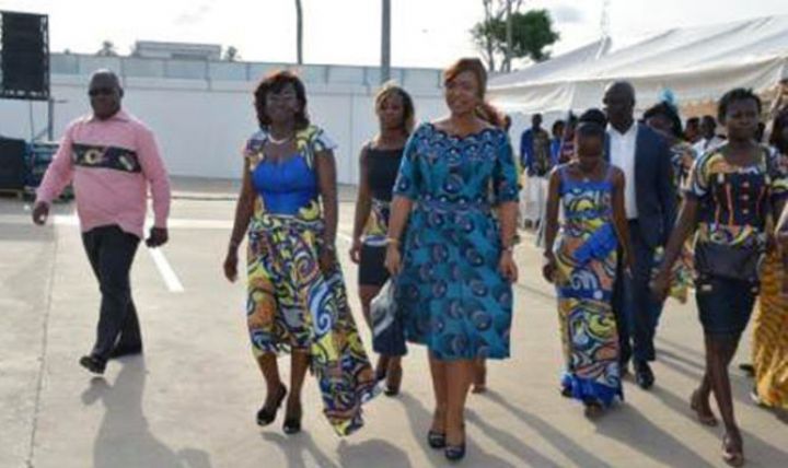 Célébration de la fête des mères / Mme MABRI cadeaute les mamans du Trésor et de Servair-Abidjan: 320 complets de pagnes et 170 kits de produits de beauté distribués