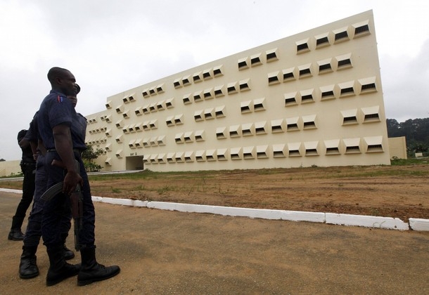 Evasions répétées de prisonniers : Ouattara doit limoger les ministres de la  justice et de la défense