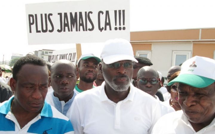 Cocody: Le maire et ses administrés marchent pour dire non à la violence dans le transport