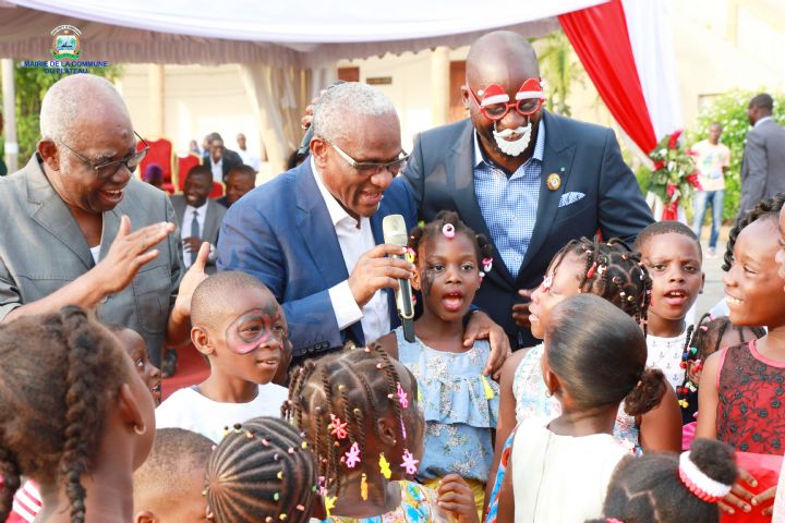 Noël 2019 : Le maire du Plateau et son Conseil communient avec les enfants de sa commune