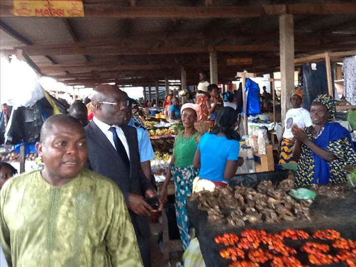 Toulepleu : Le maire Kah Zion rend visite aux commerçants du marché