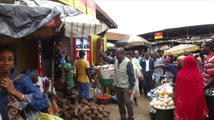 Grand-Bassam: le maire Georges Ezaley visite les services et le marché