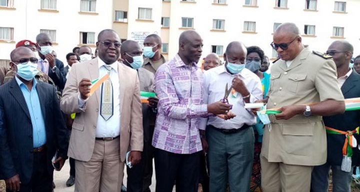 Remise des clés des résidences universitaires de Man