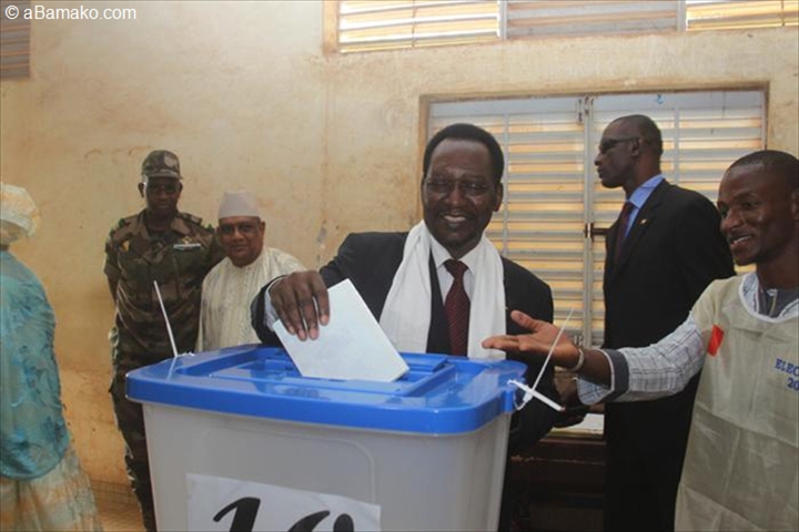 Présidentielle : les Maliens aux urnes pour désigner le successeur d’ATT