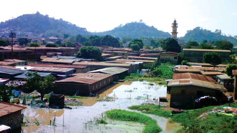 Man / Les premières pluies font des dégâts énormes  : Des domiciles et commerces inondés ou décoiffés, un enfant emporté par les flots