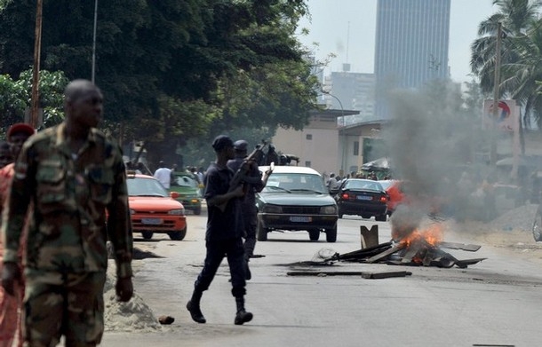 Treichville, Attécoubé, Abobo : Des militants du Rhdp prennent la rue, la police charge