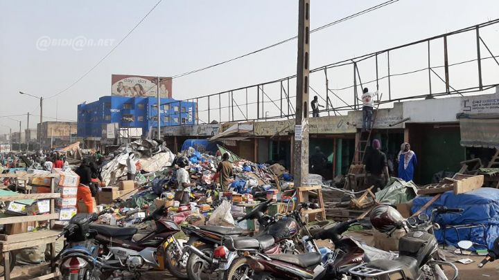 Le marché de bois de Bouaké ravagé par un incendie