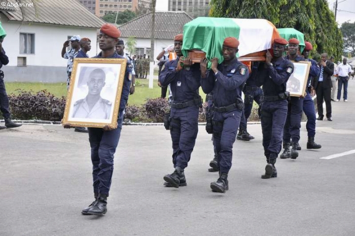 Défense : le Président Alassane Ouattara à la cérémonie d`hommage aux soldats émérites tombés sur le champ d`honneur lors de la sécurisation de la baie lagunaire