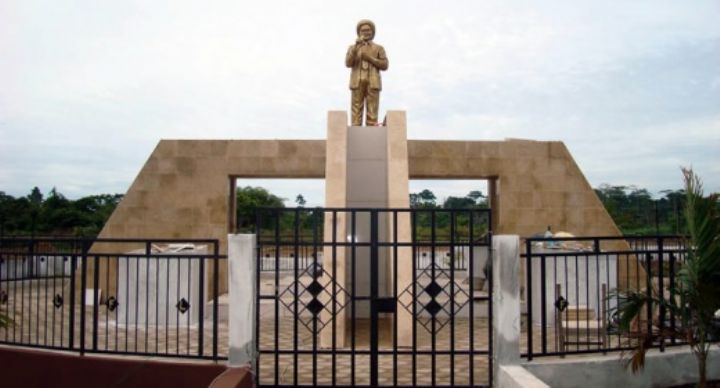 Lakota/Le mausolée de François Lougah transformé en gare routière