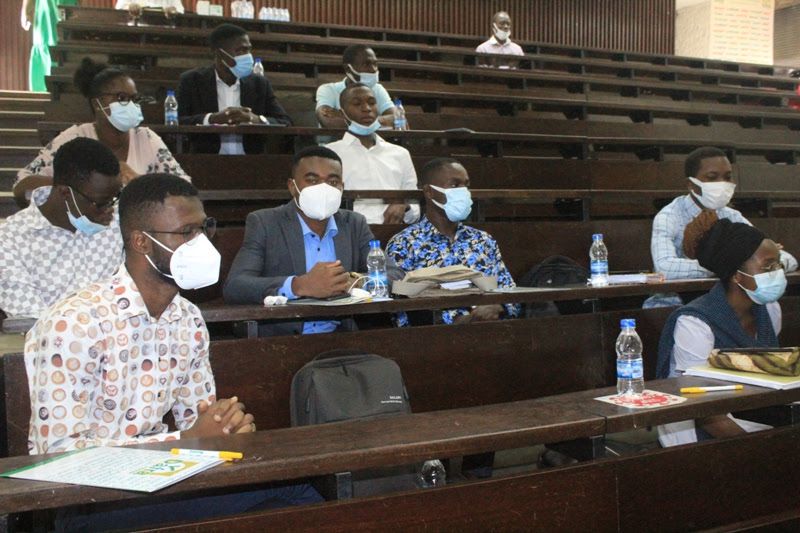 Médecine: 5 étudiants ivoiriens retenus à deux concours d'un laboratoire