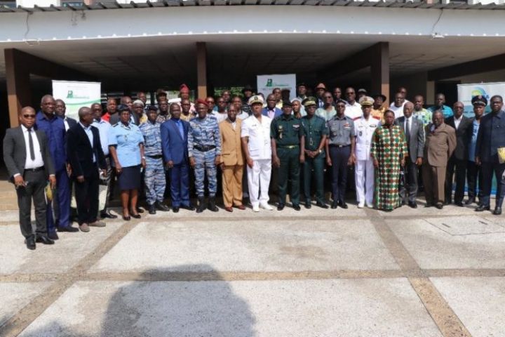 Fonds de prévoyance militaire : 377 retraités militaires et gendarmes reçoivent des chèques de plus de 2 milliards FCFA