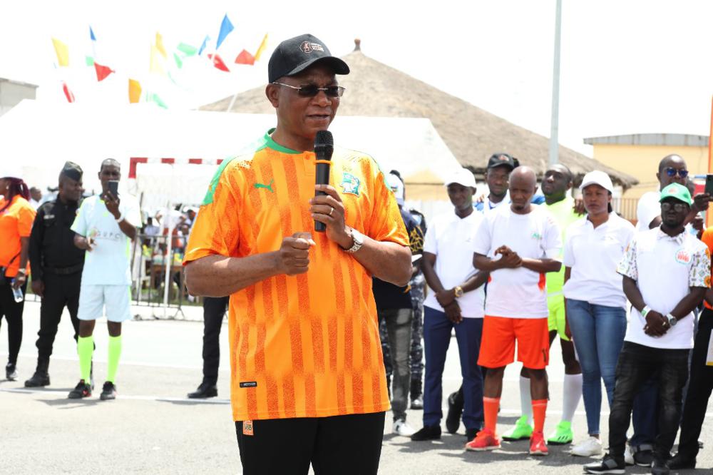 Ministère de la construction : Bruno Koné et ses agents célèbrent la fraternité autour du ballon rond