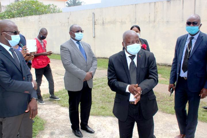 COVID-19 : le ministre Albert Flindé engagé à trouver une solution aux préoccupations des Ivoiriens bloqués à l’extérieur