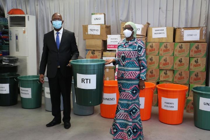 Lutte contre le COVID-19/ Kandia Camara témoigne sa solidarité aux agents de la RTI : Le ministre de la Communication et des Médias salue son geste