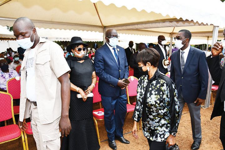 Obsèques de Monseigneur Bruno Kouamé : Le couple Bédié pleure l’Evêque émérite d’Abengourou