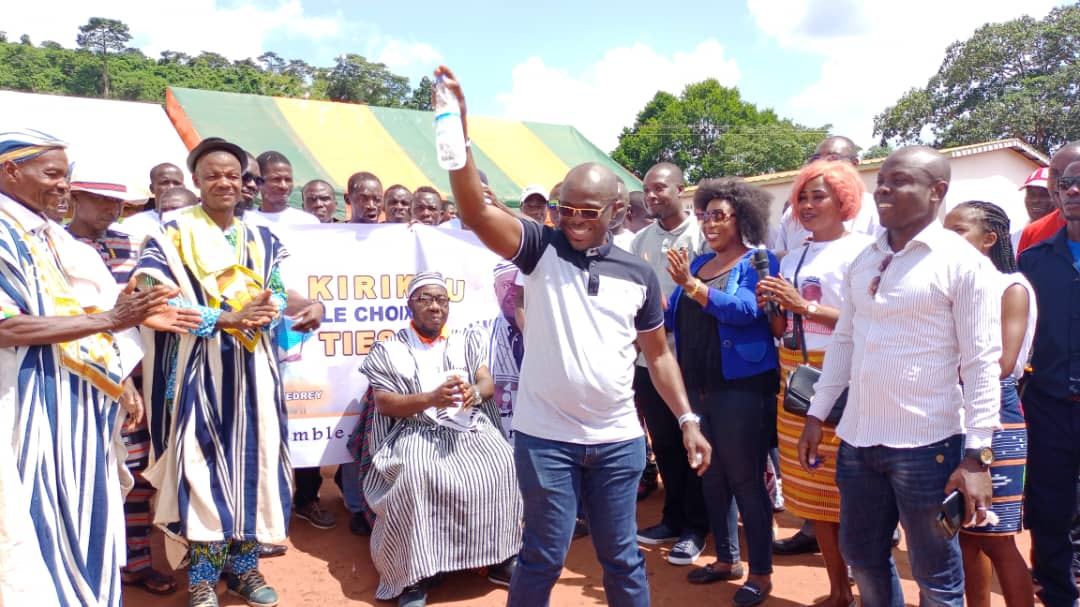 Municipales 2023: ‘’ le Kirikou du Guémon’’ consolide sa liste et offre des kits scolaires dans village de Tiessan (Facobly)
