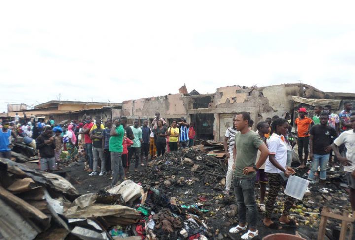 Des magasins ravagés par un incendie au grand marché de San-Pedro
