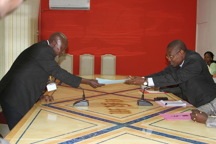 Un enseignant à la retraite candidat à la présidentielle ivoirienne du 25 octobre