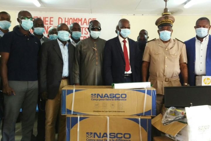 Du matériel informatique et des kits de protection Covid-19 remis au collège moderne de Bouna