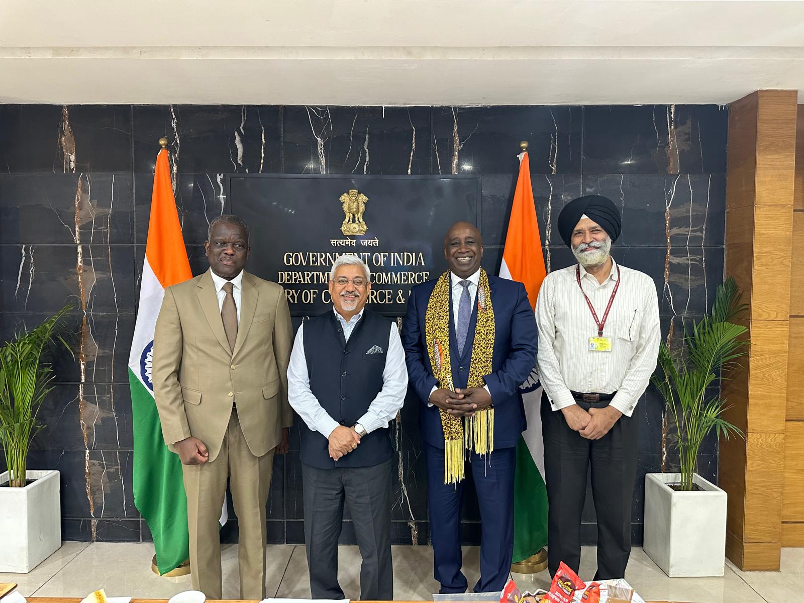 New Delhi : le  Représentant Permanent de la Côte d'Ivoire  reçu en audience par le Secrétaire d’Etat au Commerce et à l’Industrie de l’Inde
