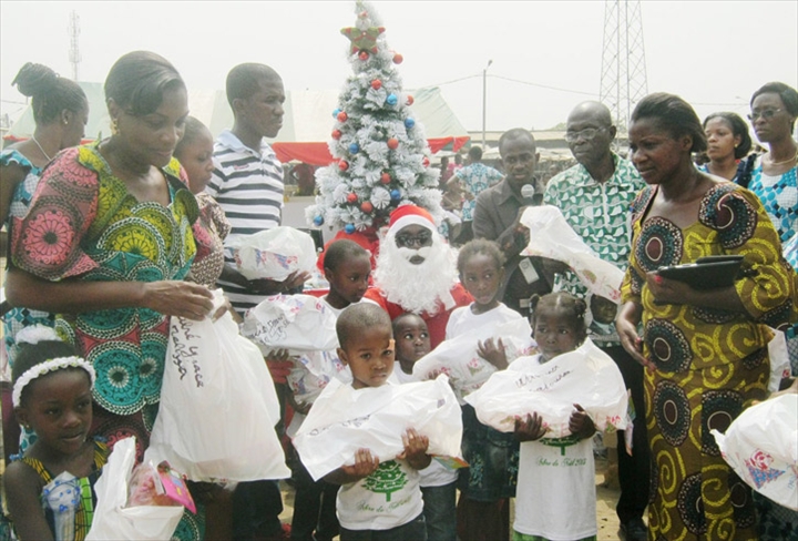 Arbre de Noël à Akouédo-village : La Fondation Archanges l’amour pour tous ‘’gâte’’ les enfants