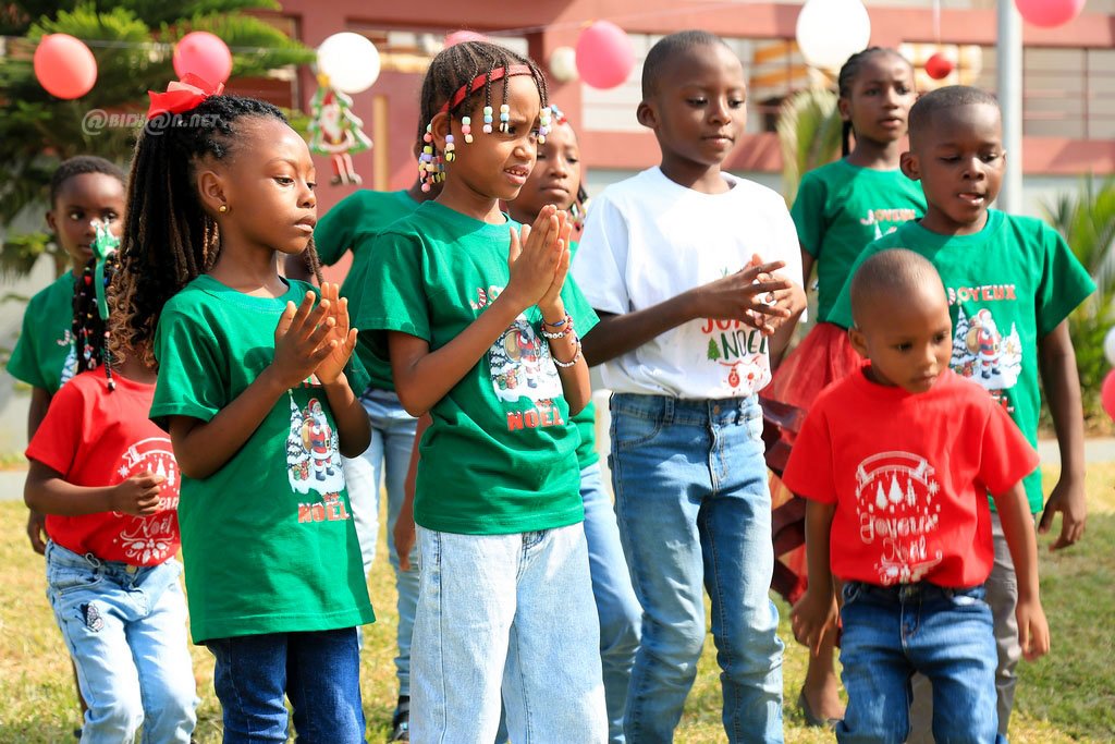 Côte d'Ivoire : Arbre de Noël / le ministre Vagondo distribue 1000 cadeaux  aux enfants de Man - Abidjan.net News