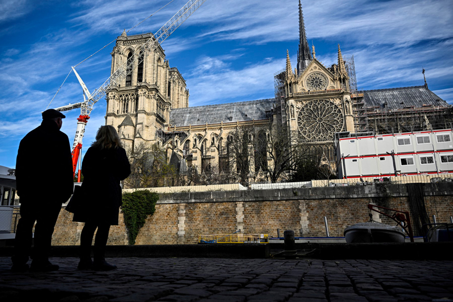 Notre-Dame de Paris rouvre, pour une lumineuse renaissance