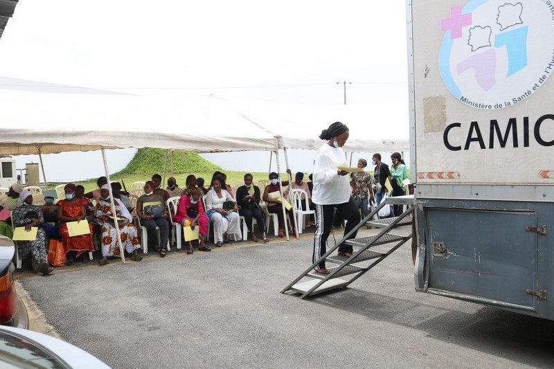 Octobre rose : près d’un millier de femmes se font dépister contre le cancer du sein au centre national d’oncologie médicale et de radiothérapie