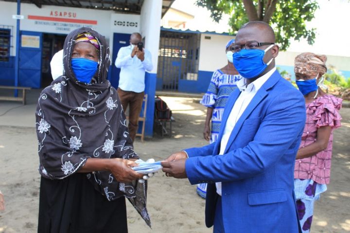 Covid-19: une ONG lance à Abidjan la distribution de 1 million de masques