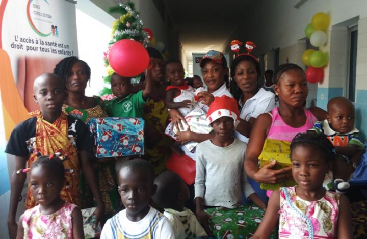 Des enfants hospitalisés au CHU de Treichville reçoivent des cadeaux et des poches de stomie