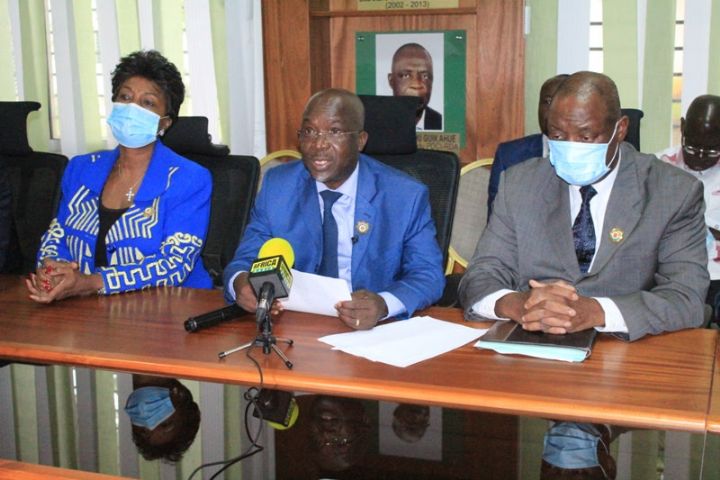 L’opposition parlementaire ivoirienne s’indigne du soutien de Macron à la réélection de Ouattara