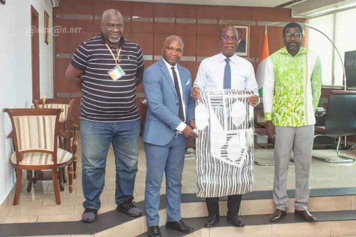 Orchestre de l’université d’Abidjan: Assahoré Konan Jacques et les anciens de l’OUA pour la paix