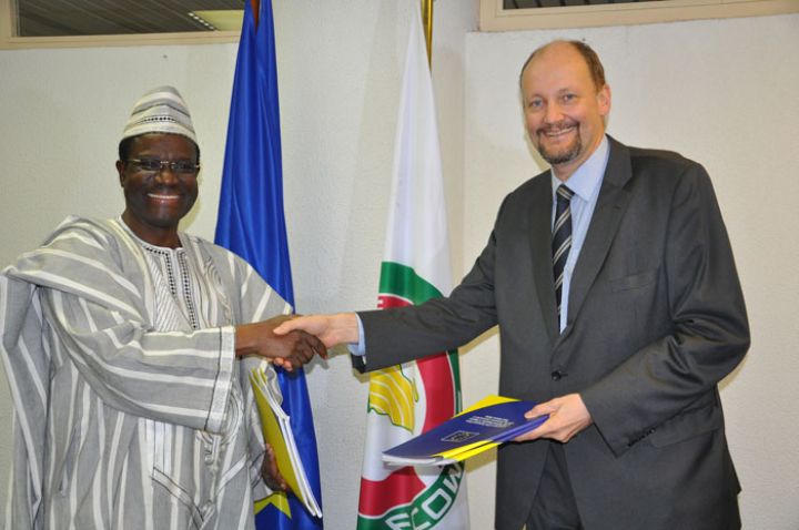 L’Union européenne octroie 5,56 millions d’euros à la CEDEAO pour lutter contre le fléau des armes légères